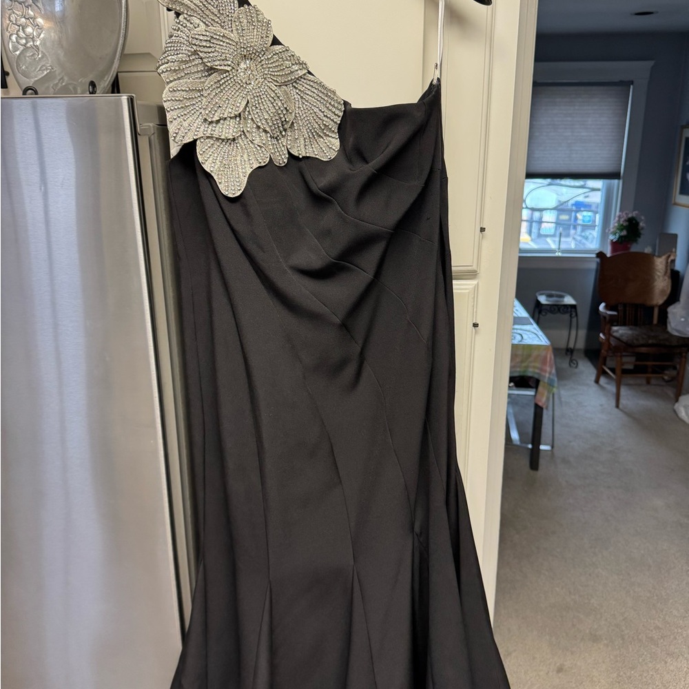 Elegant Black Evening Dress with Silver Floral Accent